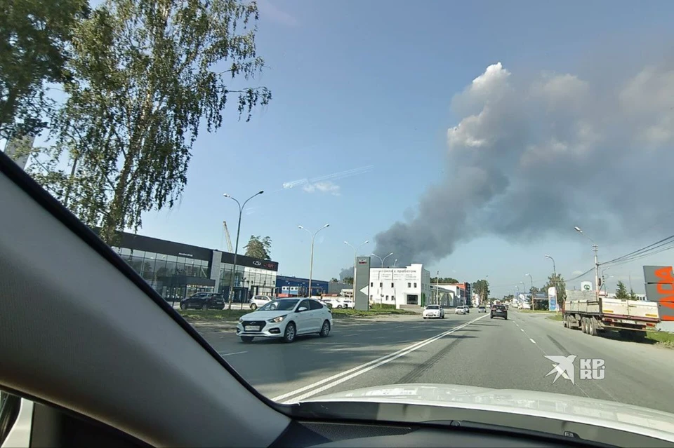 Дым виден за несколько километров. Фото: читатель "КП"