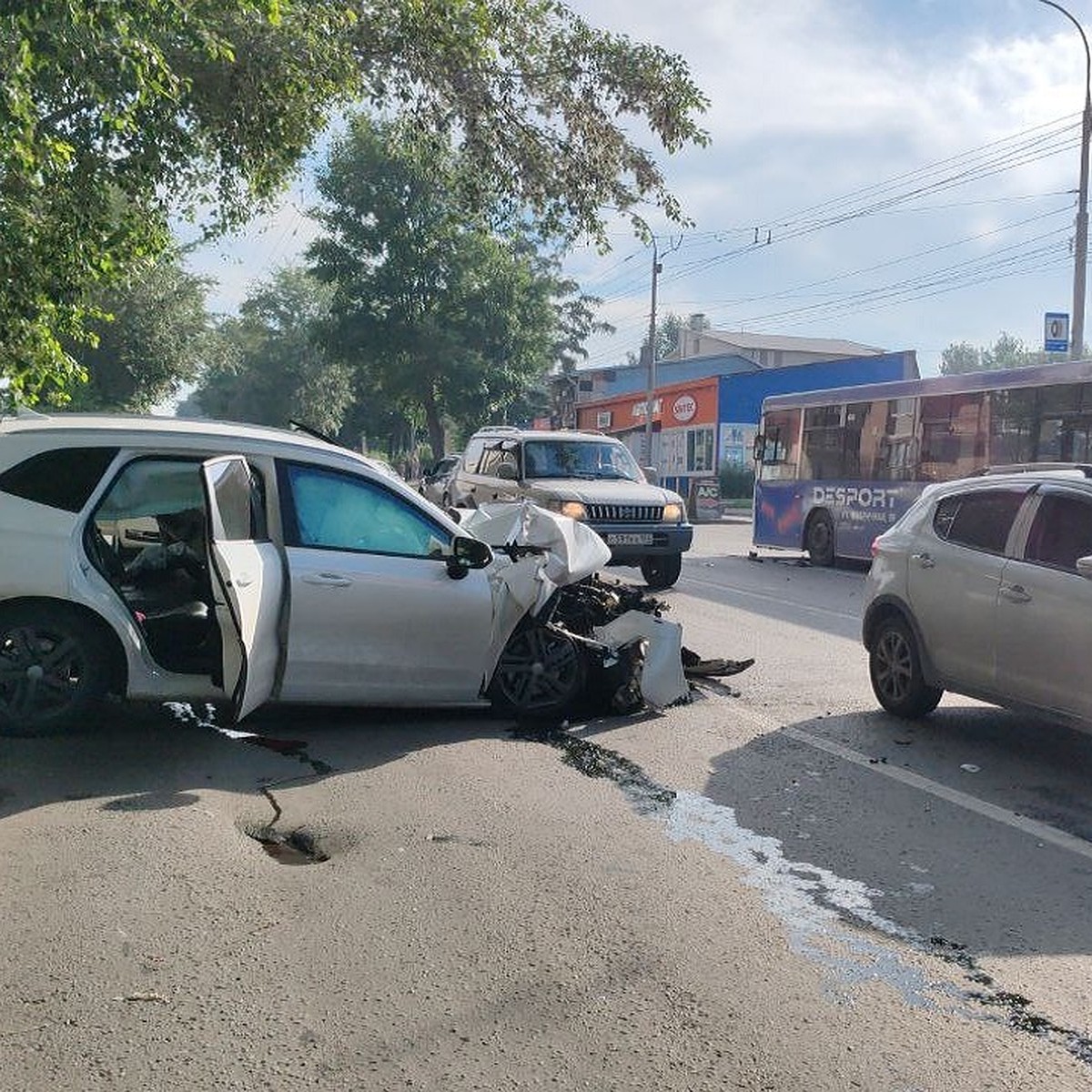 В Октябрьском районе Новосибирска в ДТП с автобусом погибла пассажирка  иномарки - KP.RU