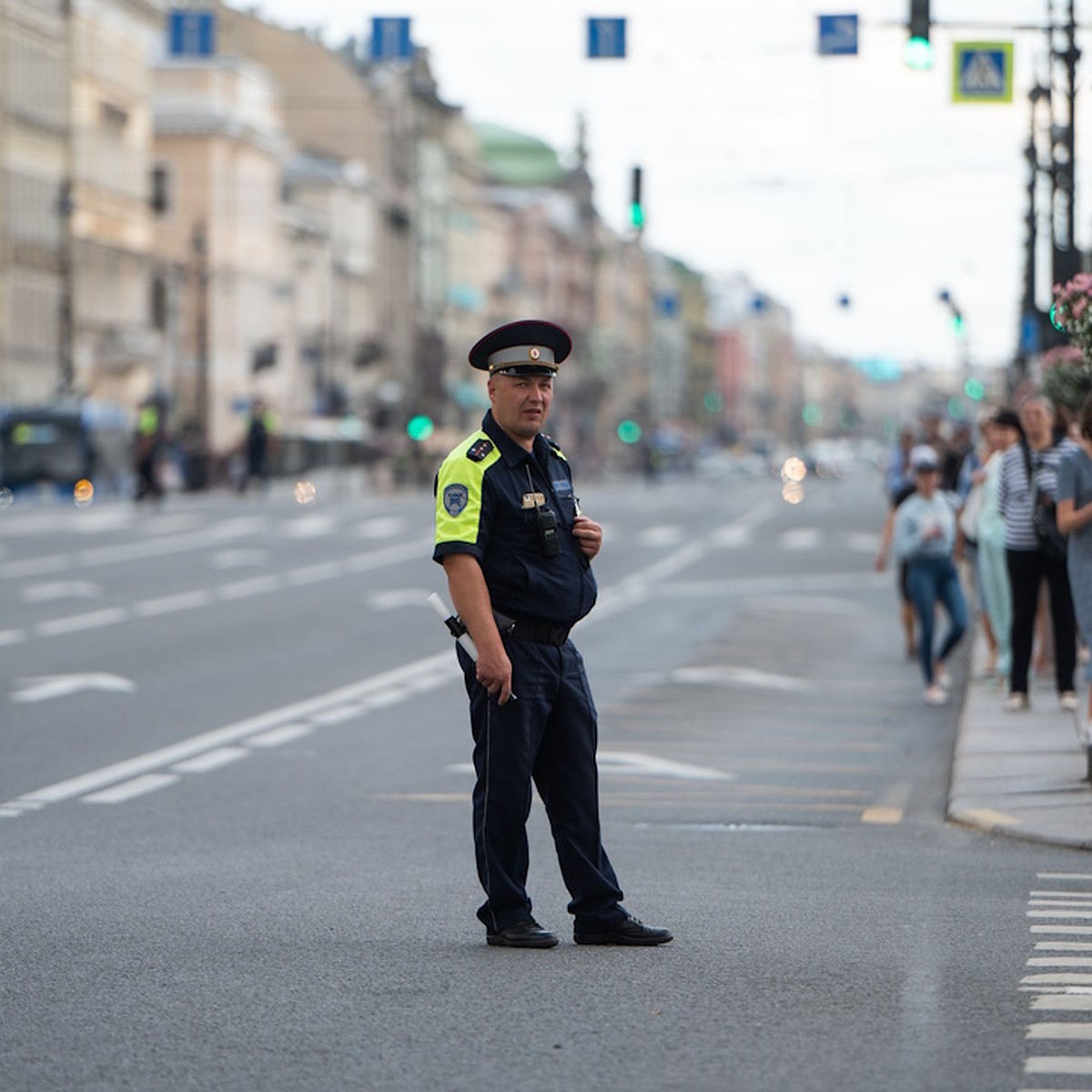 Мотоциклист врезался в два автомобиля и попал в больницу в Петербурге -  KP.RU