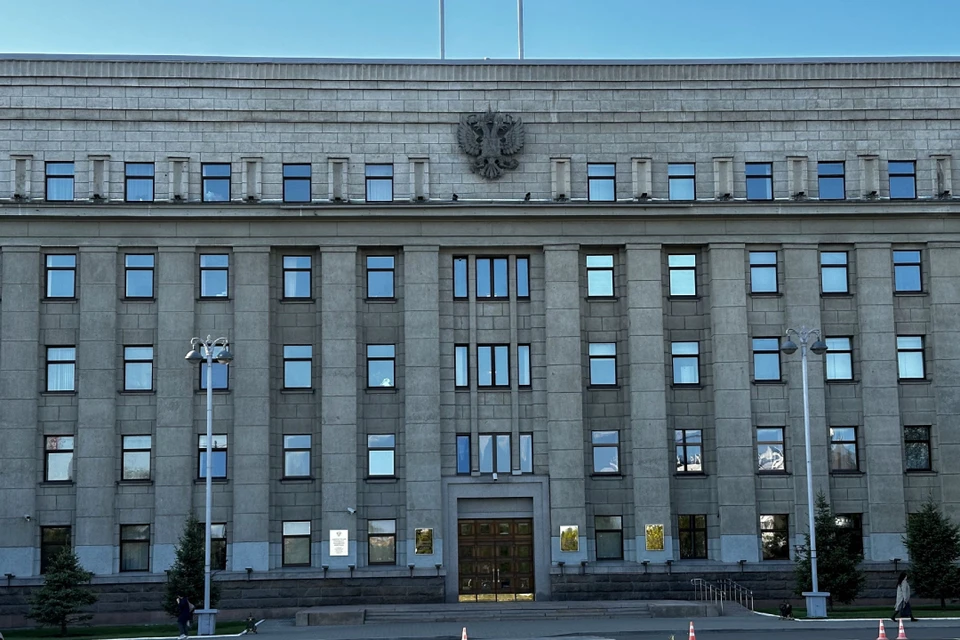 Строительство крытого футбольного стадиона обсудили в Иркутске.
