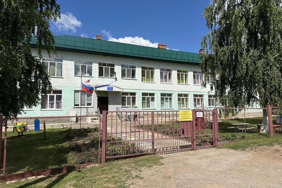 Уже идут работы по бетонированию отмостки