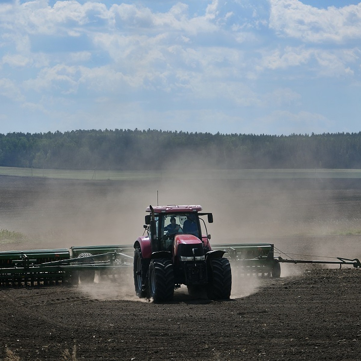 400 единиц новой сельхозтехники получили новосибирские аграрии - KP.RU