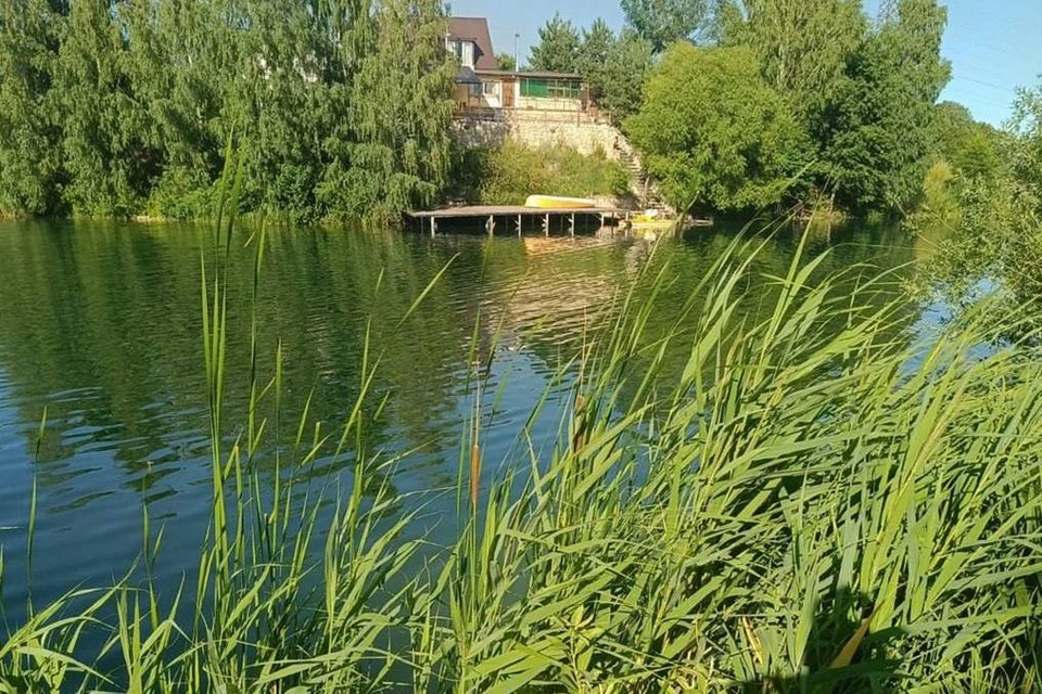 Фото с места гибели 17-летнего парня в городе Новомичуринска, размещенное прокуратурой Рязанской области.