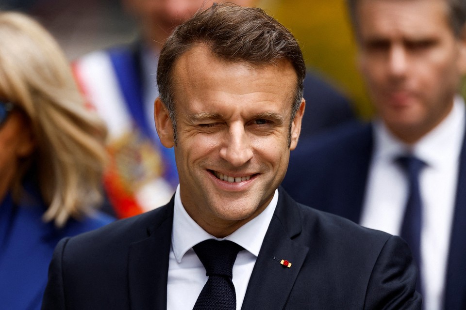 Запасной сценарий Макрона: президент Франции забросил удочки во все стороны
