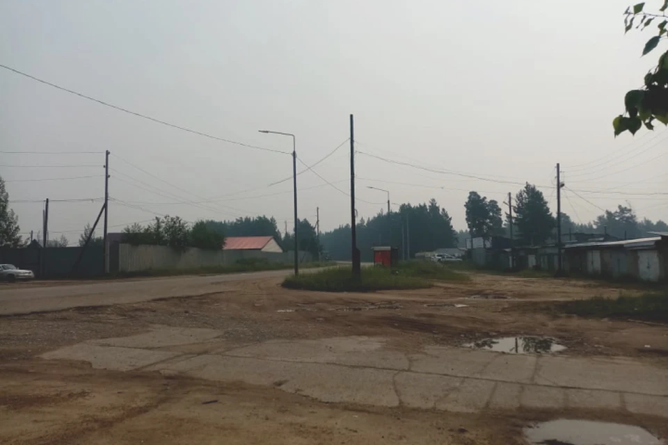 Местные жители говорят о едком запахе гари