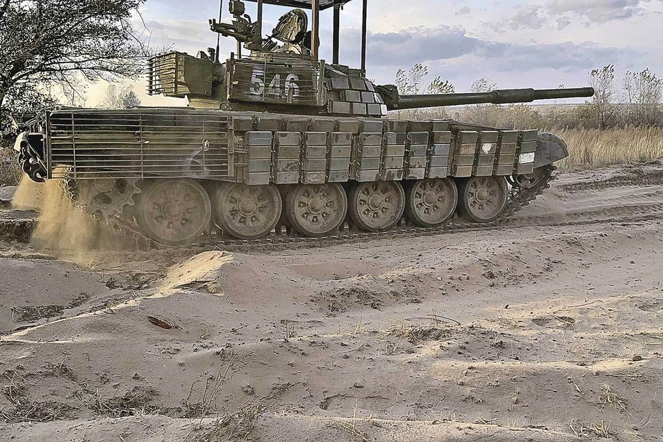 В современных условиях танки порой выполняют функции бронированной артиллерии. Традиционной они проигрывают в дальности, но выигрывают в точности.
