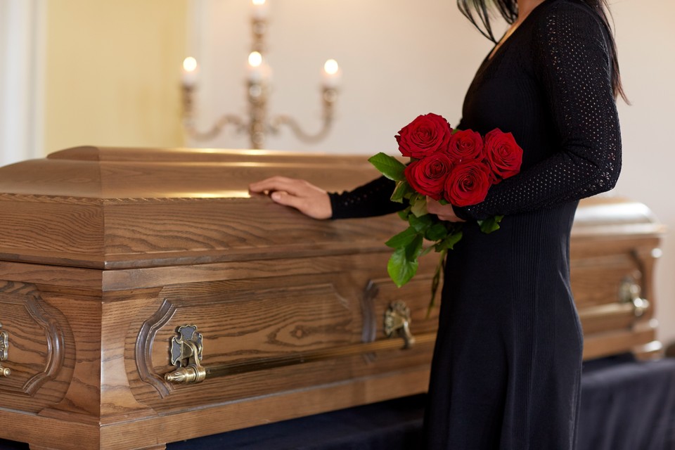 Родным отдавали прах чужих людей, тела оставляли себе: похоронное бюро устроило аферу с покойниками