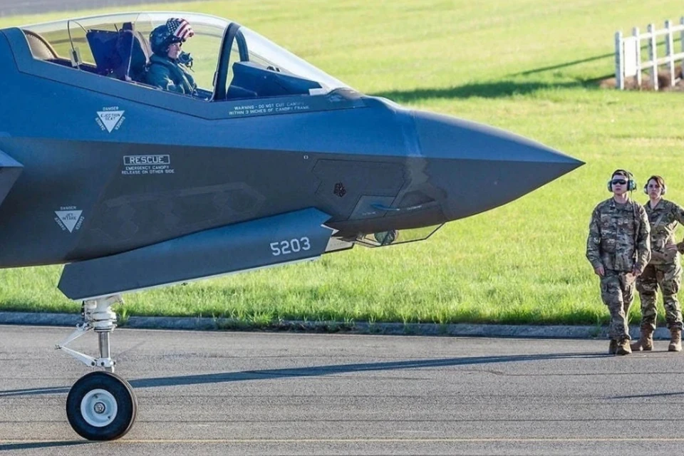 Хакеры обнародовали секретные данные об американских истребителях F-35 и F-15