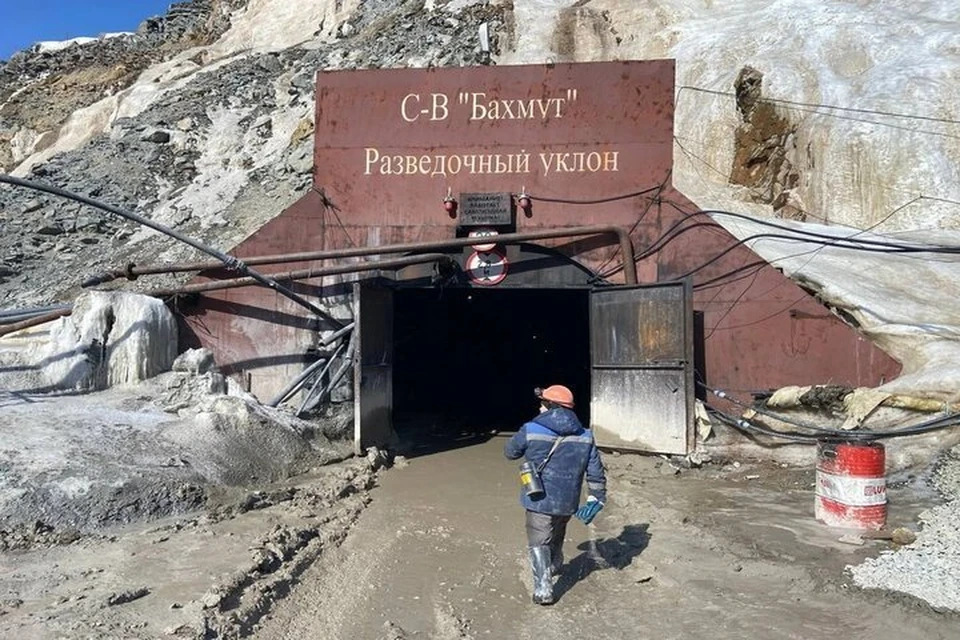 Шахту рудника мгновенно затопило грунтовыми водами