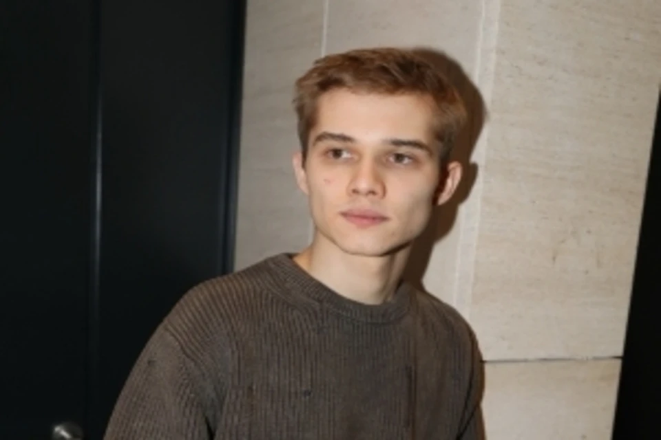 Согласно сюжету, молодой Руслан (Рузиль) встанет на защиту Людмилы (Алена) и испортит планы ее отца выдать дочь замуж.