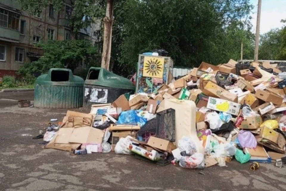 Складирование производится круглые сутки, с использованием грузовой техники