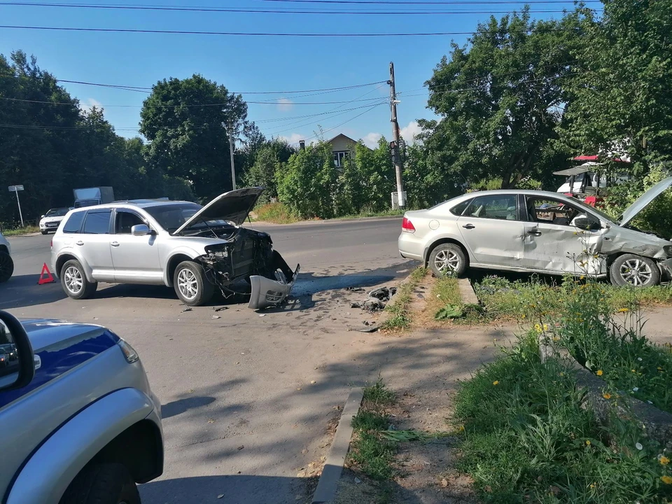 В Алексине Тульской области столкнулись два «Фольксвагена»