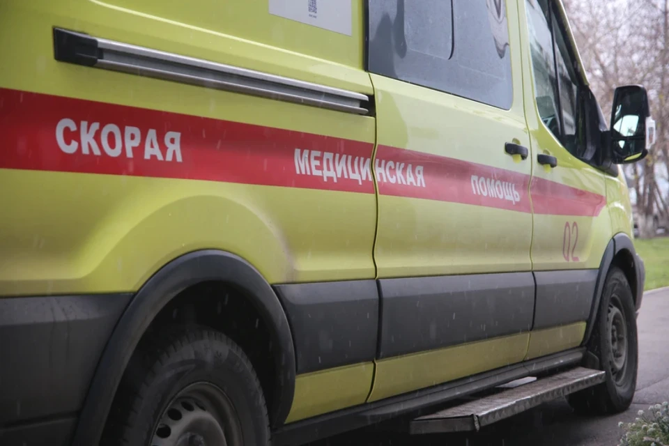 Врачи забрали женщину в больницу.