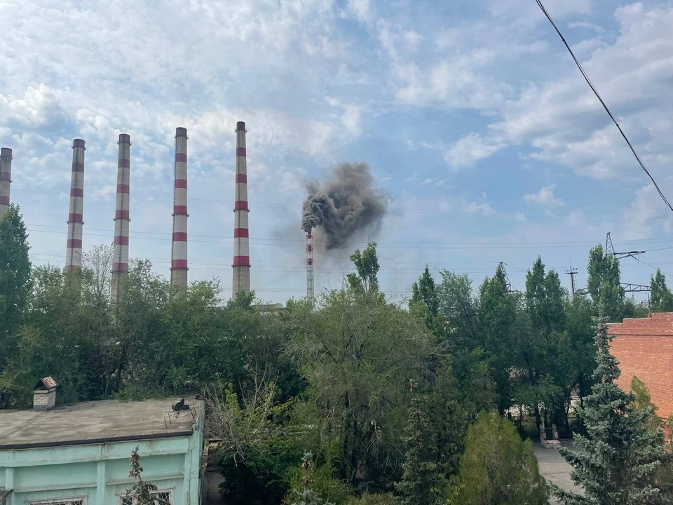 Дым от пожара виден издалека. Фото: администрация Волжского