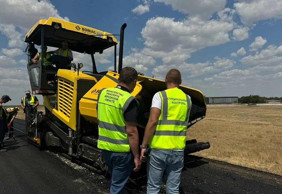 В Херсонской области подходит к концу ремонт участна автомобильной дороги от Новопокровки до Васильевки. ФОТО: минтранс Херсонской области