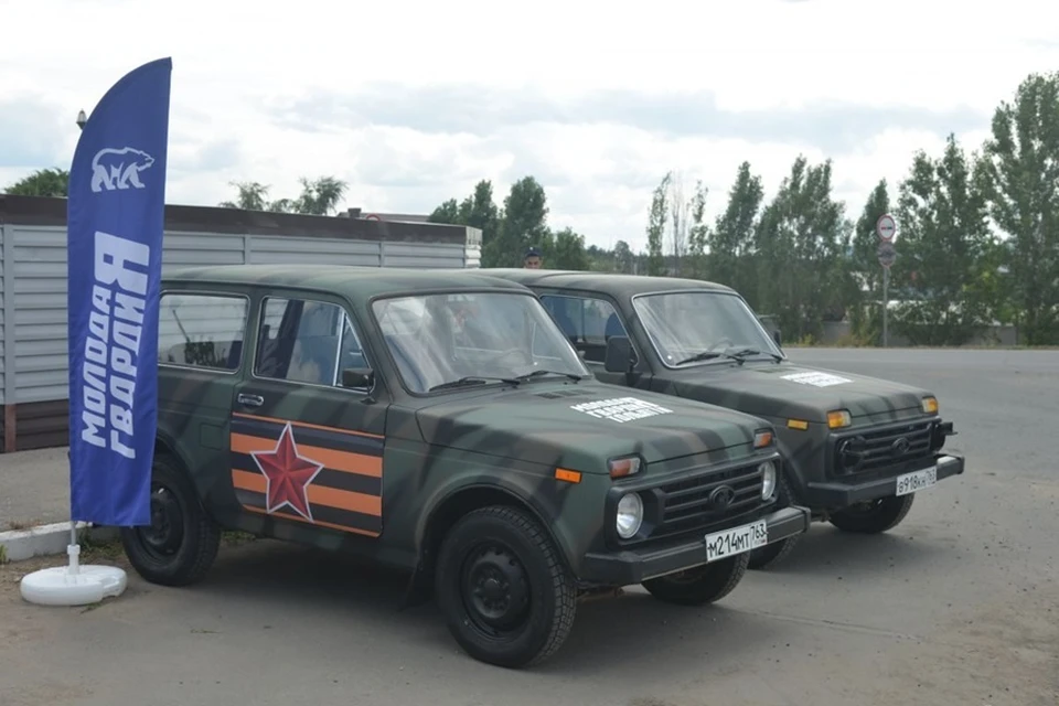 Молодая Гвардия передала новые автомобили бойцам СВО в ДНР. Фото: Единая Россия