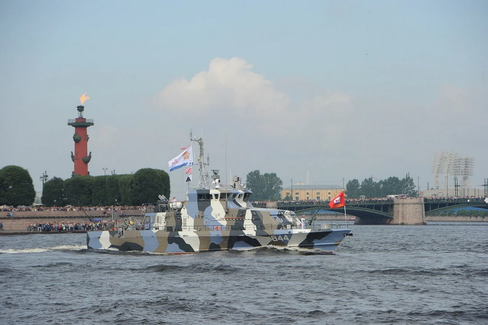 Репетиция Главного Военно-морского парада ограничит движение в центре Петербурга.
