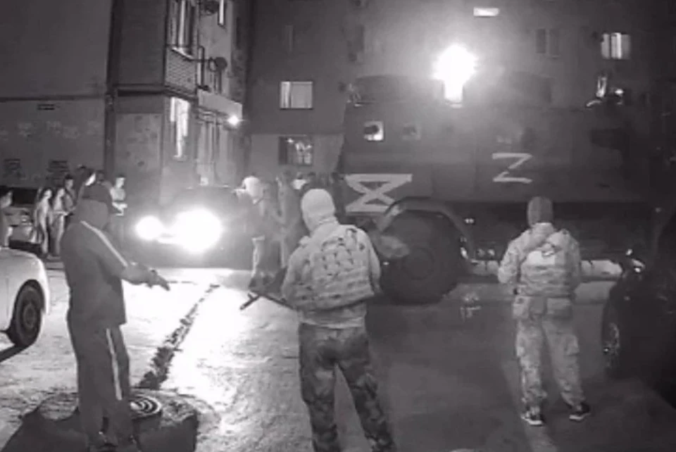 В Каспийске завершили обыски после сообщений о взрывном устройстве в доме
