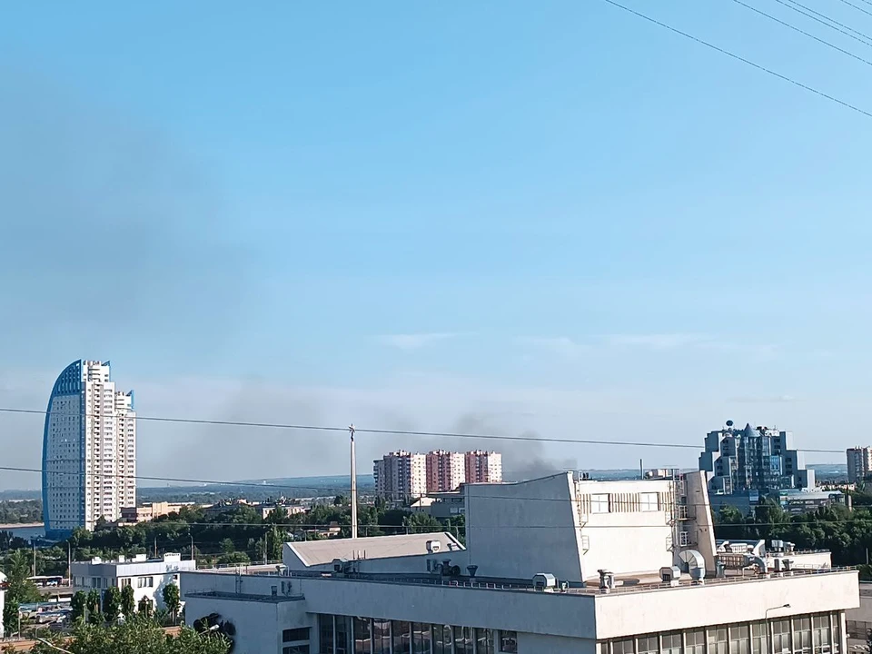 На Пугачевской горит бывший грузовой порт.