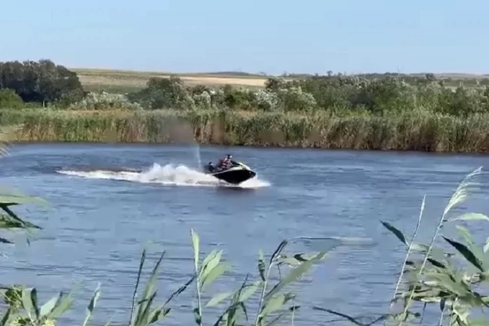 Три человека погибли на озере в Анапе во время катания на гидроцикле