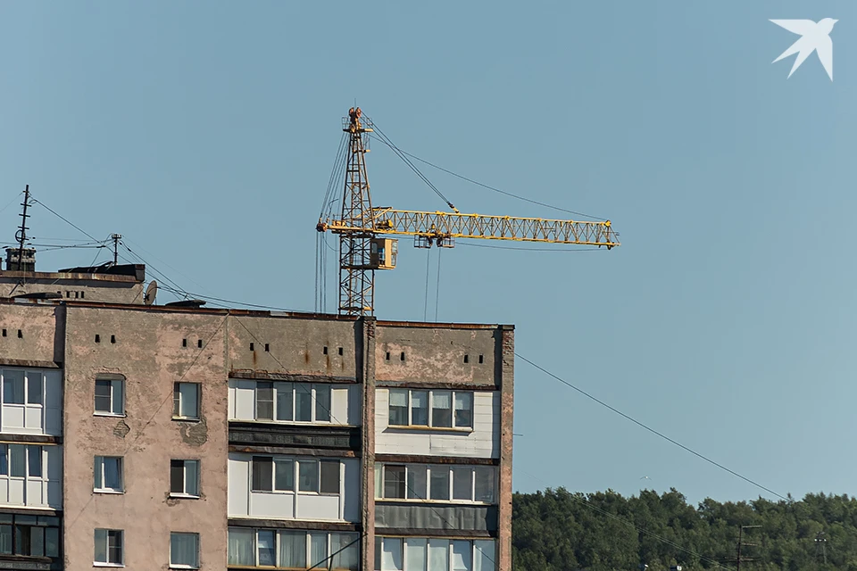 На ситуацию отреагировали в администрации города, сообщив, что закон о тишине не распространяется на стройку этого дома.