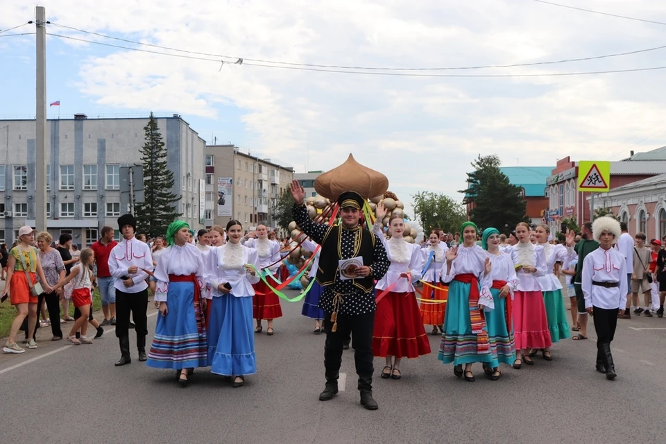 На улицах старейшего города работали 15 тематических площадок. Фото: АПК