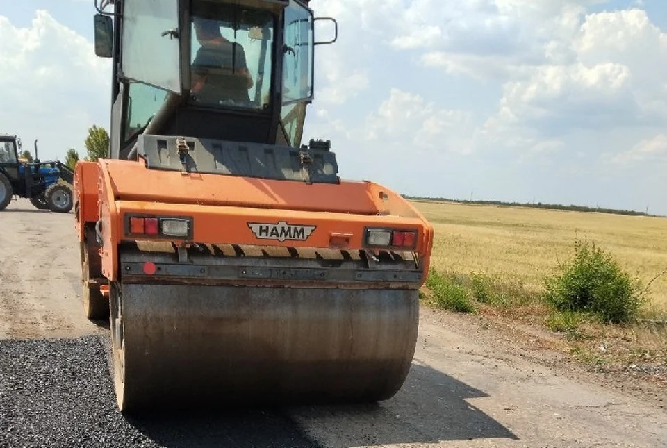 В Херсонской области ведется ямочный ремонт на автодороге 74 ОП МЗ 74 Н-080 от автодороги Херсон - Джанкой - Феодосия - Керч - Скадовск до Ульяновки. ФОТО: минтранс ХО
