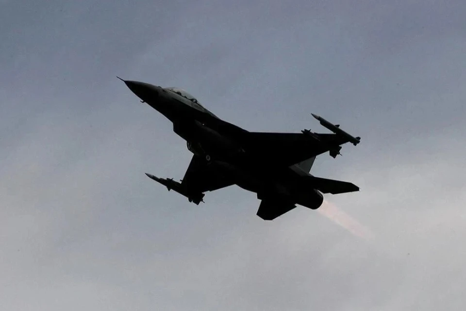 BI: ракеты Р-37 ВС РФ могут уничтожить истребители F-16 в небе над Украиной