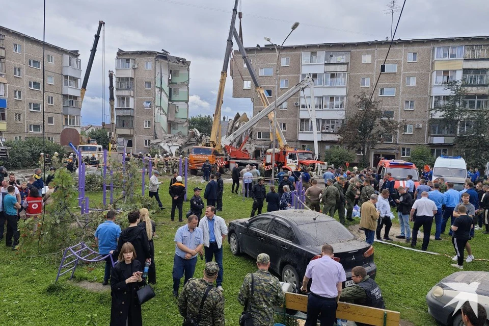 Спасатели объявляли минуту тишины