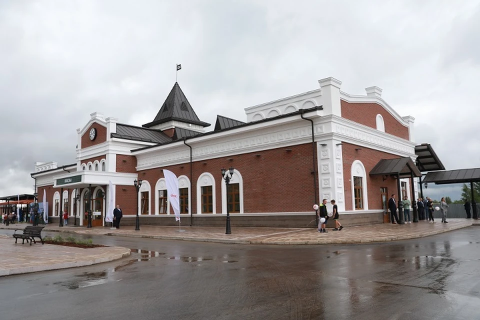 В Переславле-Залесском открыли новый железнодорожный вокзал, выполненный в стиле 19-20 веков.