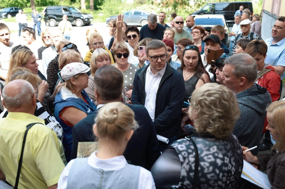 Жители ДОСа собрались, чтобы обсудить острые вопросы с губернатором. Фото: пресс-служба губернатора