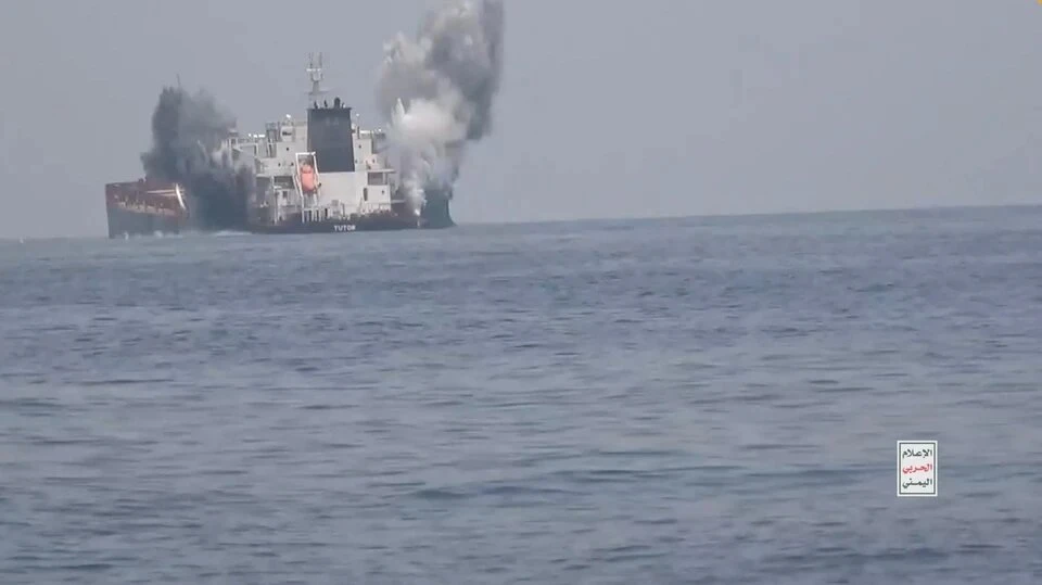 Хуситы атаковали два эсминца США и одно гражданское судно в Красном море