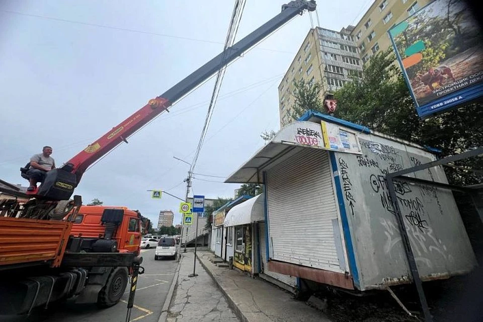 Расчистка улиц от незаконных объектов проводится постоянно.