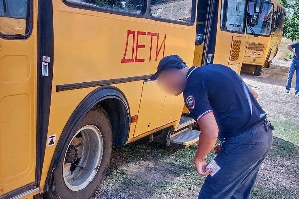В Токмакском районе Запорожской области в преддверии нового учебного года проверили состояние школьных автобусов. ФОТО: администрация Токмакского МО