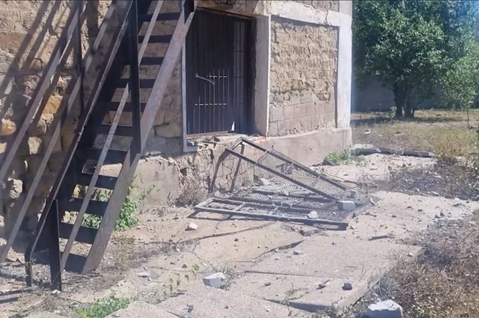 Жители некоторых районов Кировска ЛНР с 13 августа до сих пор остаются без света из-за удара со стороны ВСУ. Фото - скрин из видео правительства ЛНР