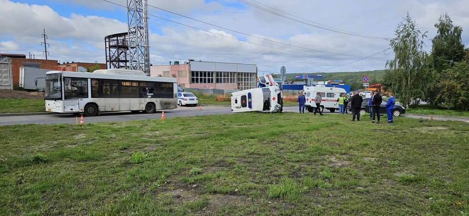 В медицинском автомобиле пассажиров не было. Фото: Госавтоинспекция Чувашии.
