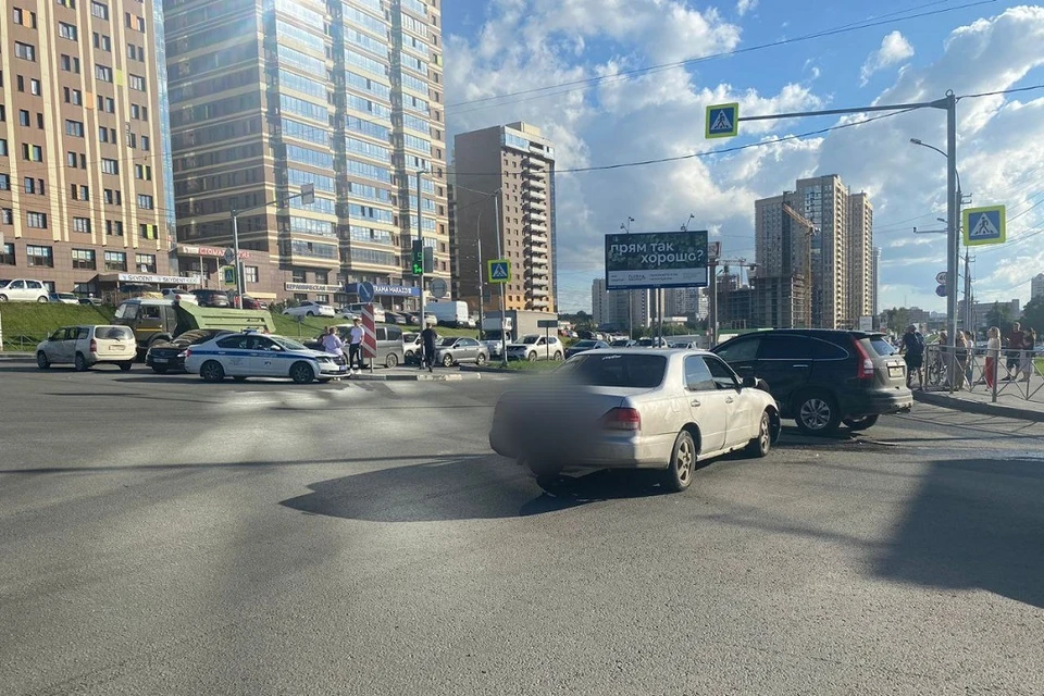 В Новосибирске скорая увезла малолетних детей после ДТП с тремя иномарками. Фото: Госавтоинспекция Новосибирской области