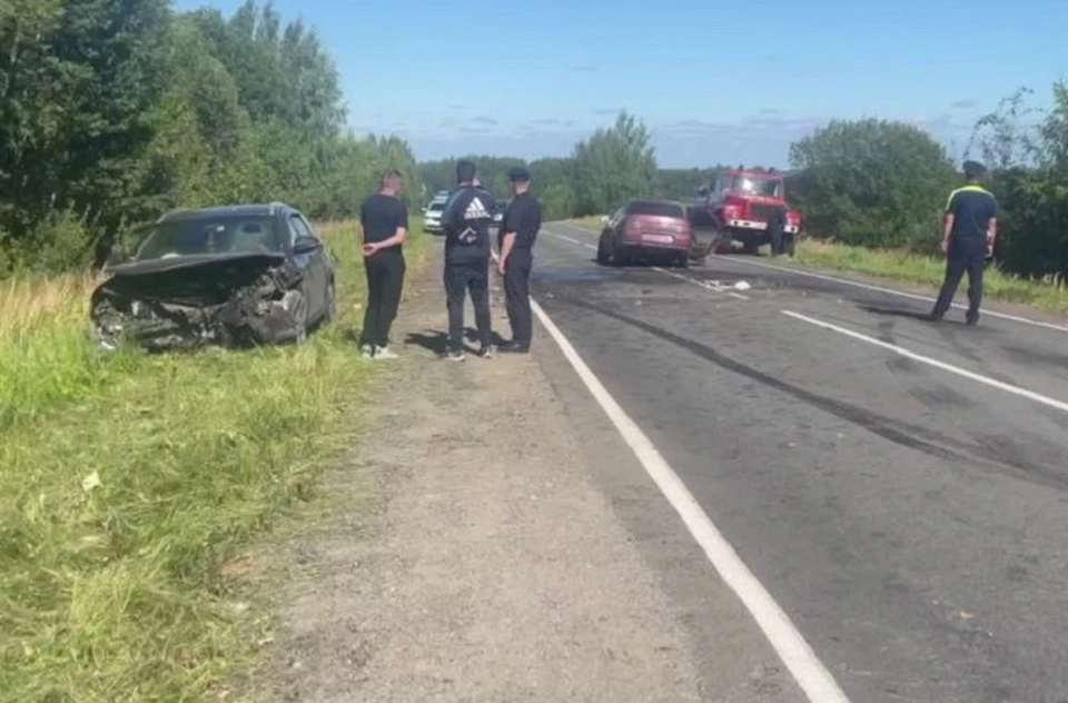 На дороге Ярославль - Любим столкнулись "Лада Веста" и ВАЗ-2110. ФОТО: УГИБДД по Ярославской области