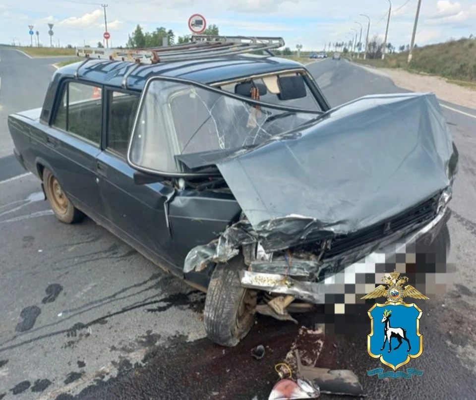 Одна из машин при выезде со второстепенной дороги не предоставила преимущество второй