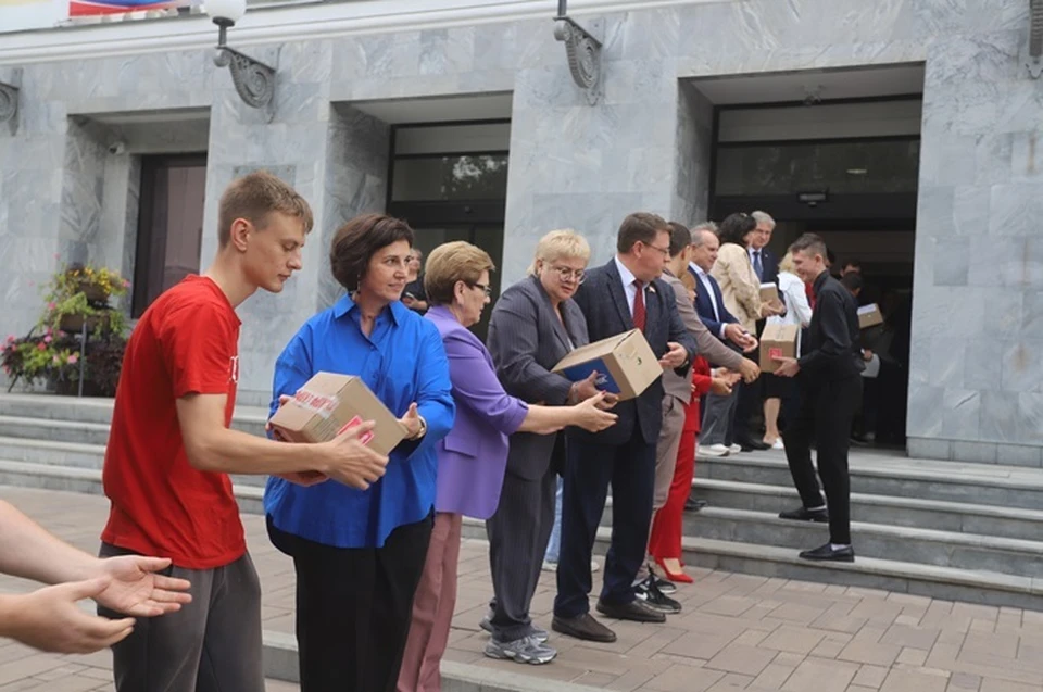 Депутаты регионального парламента отправили гуманитарный груз в Курскую область / Фото: Единая Россия