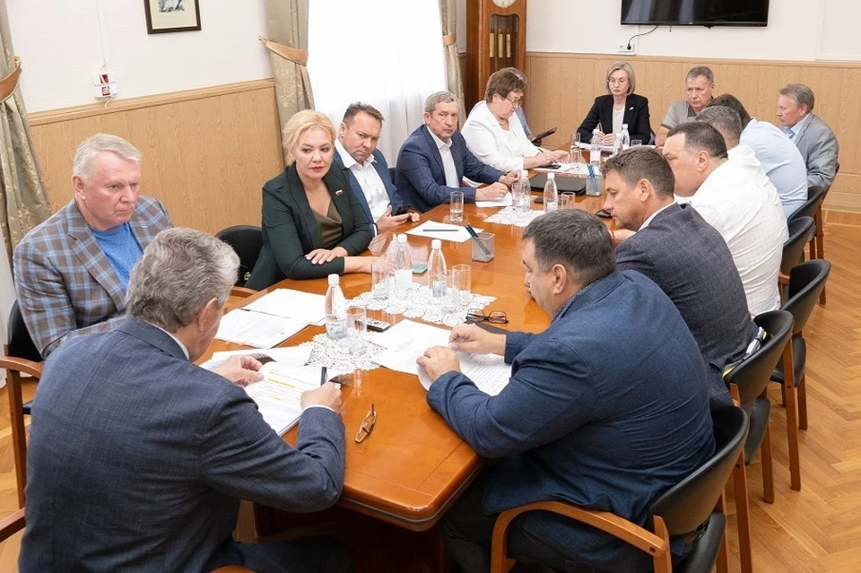 Депутаты рассмотрят заявки на изменения в перечень 61 социально значимого мероприятия общей стоимостью 15,9 миллиона рублей. Фото: Заксобрание Оренбургской области