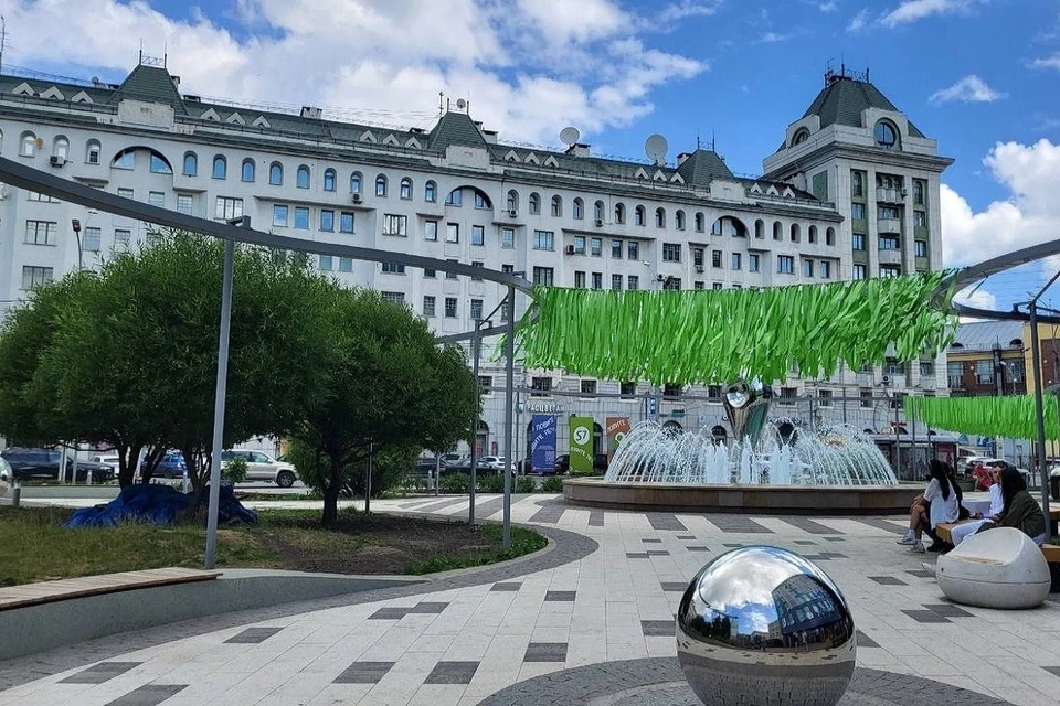 Более трёх тысяч кустарников высадили в парках и скверах Новосибирска. Фото: Максим Кудрявцев.