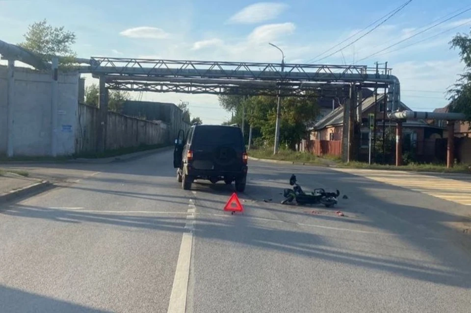 В результате ДТП водитель электроскутера пострадал, его увезли в больницу.