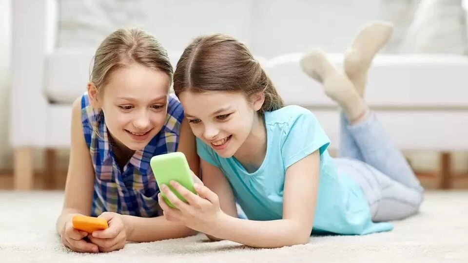 Мобильный оператор Tele2 сменил название на t2 и изменил логотип