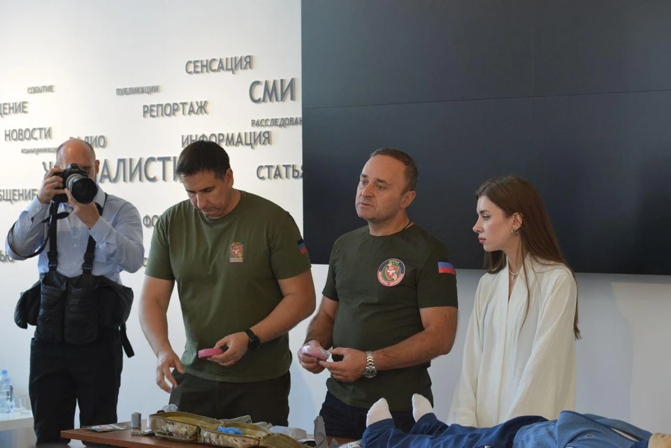Журналистов научили оказывать первую помощь. Фото: пресс-службы минздрава Краснодарского края.