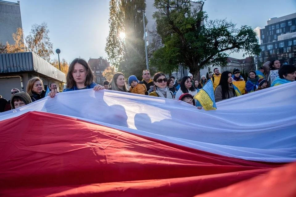 В Польше требуют прекратить выдачу видов на жительство украинцам
