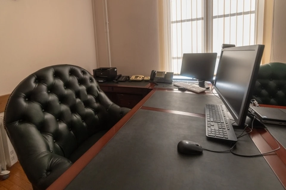 По словам Эдуарда Данилова, он находится на работе.