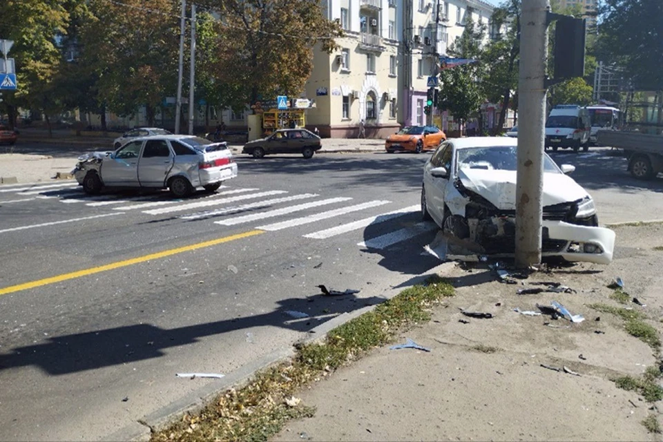 В Донецке произошло ДТП, в результате которого три подростка получили травмы. Фото: ТГ/Кулемзин