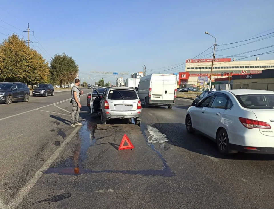 Движение по одной полосе на выезд из города перекрыто.