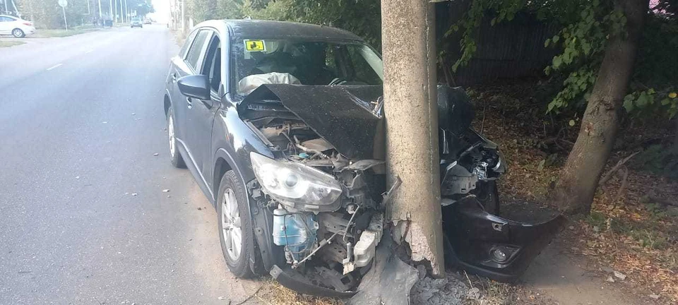 В Куркинском районе водитель автомобиля Mazda не справился с управлениме и врезался в столб